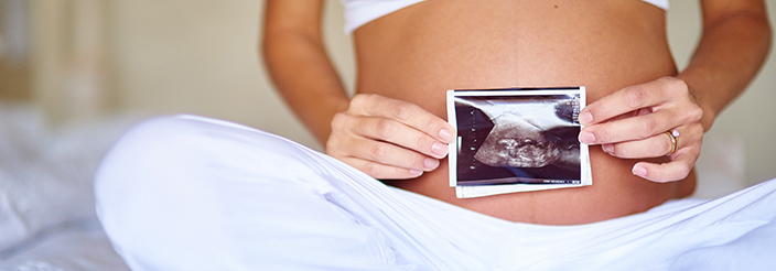 ¿Qué hacen los bebés dentro del útero?