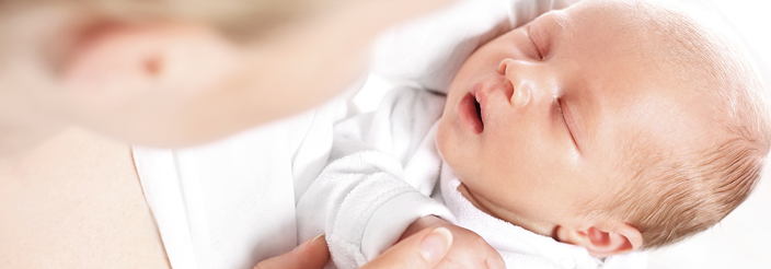 Cómo ayudar al bebé a adaptarse tras el nacimiento