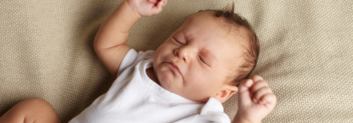 ¿Por qué los bebés estornudan tanto?