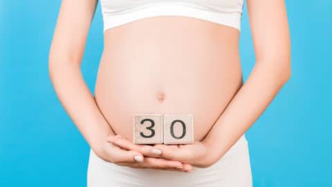 mujer embarazada sabiendo cómo se cuentan las semanas de embarazo