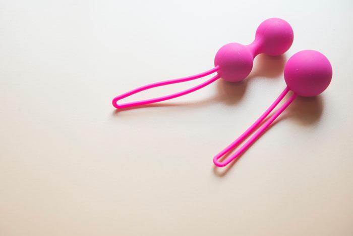 Bolas chinas de una y dos bolas de color rosa