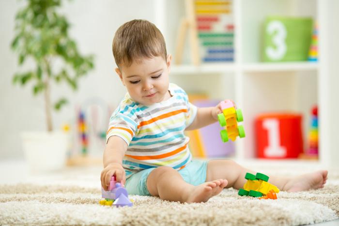 Los mejores juguetes para beb s de 0 a 12 meses Club Familias