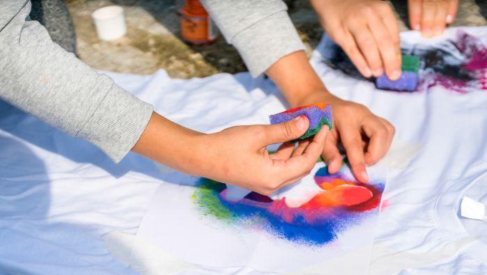 pintar camisetas con niños técnicas