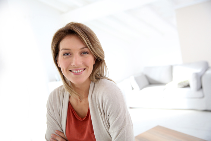 Mujer de 40 años sonriendo