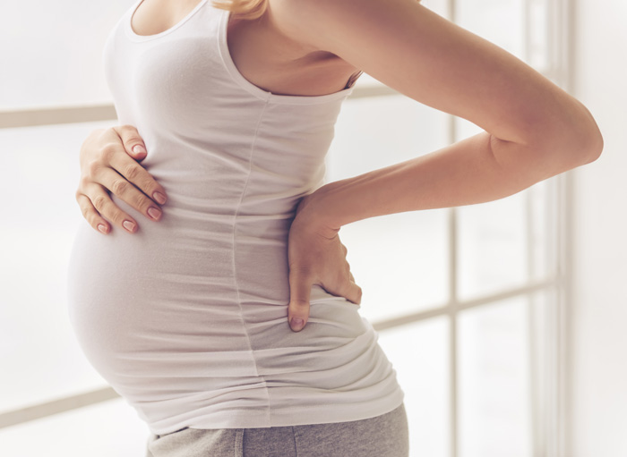 Mujer embarazada con dolor de ciática